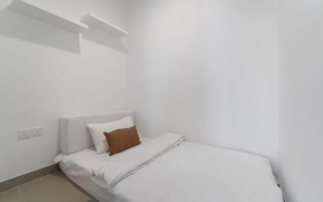 2BR + Maid’s Room CF7 B | Partial Canal View