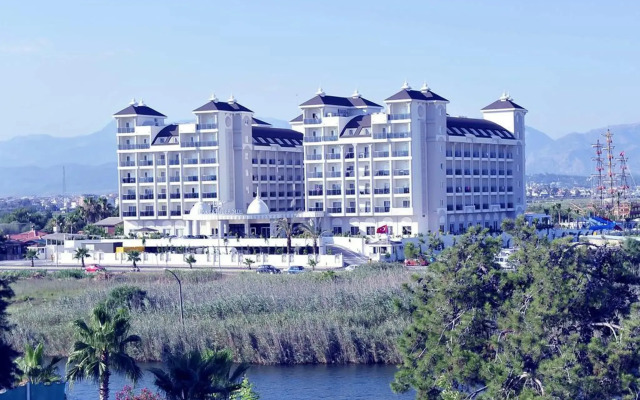 Lake & River Side Hotel & Spa