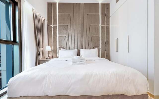 Stayis- 1 BR Spacious & Luxury Apartment