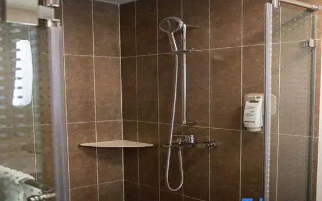 Ibis Hotel (Harbin West Railway Station Wanda Plaza)