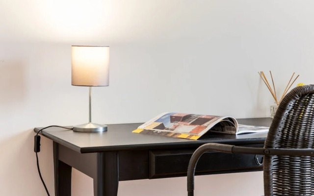 ALTIDO Charming 1BR Apt w/workspace in Sao Bento