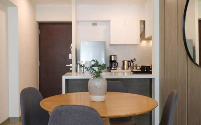 w Marvelous 2BR With Balcony in Miraflores