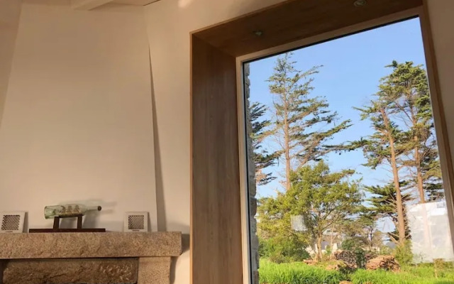 Superb sea View / Private Beach Access