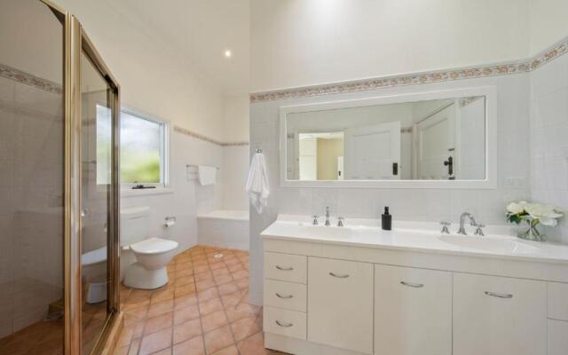 Brokenback Vineyard Estate