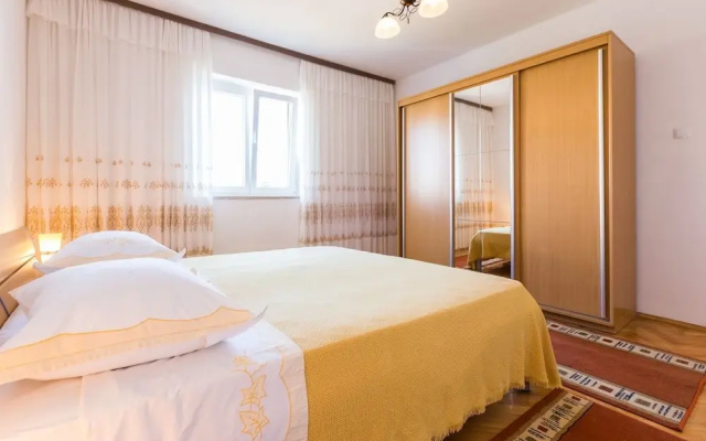 Lovely Leisure Apartments With Pool