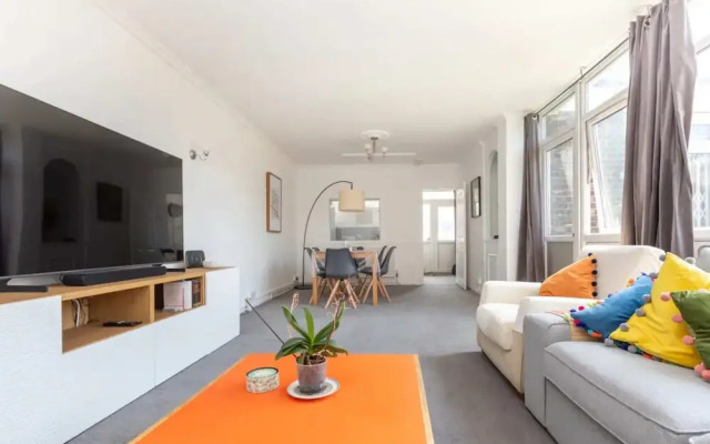 Spacious & Welcoming 4BD House - Kennington
