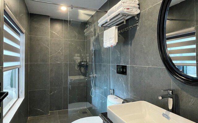 Aquarius Premium Hotel
