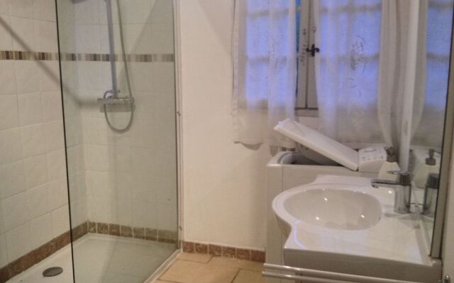 Les Rocailles de la Reine - Chambres d'Hôtes et Gîtes