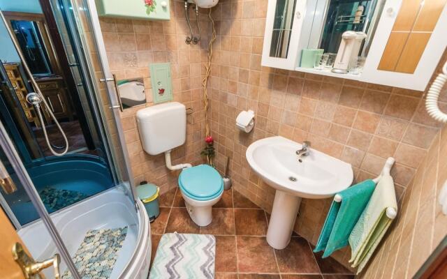 Beautiful Apartment in Lovran With Wifi and 1 Bedrooms
