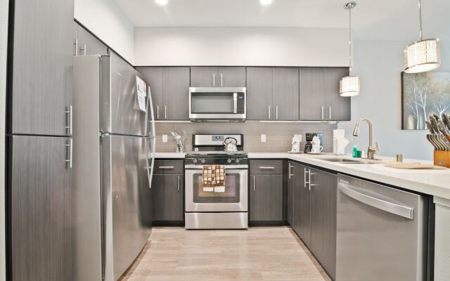 Global Luxury Suites in Menlo Park