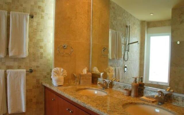 Puerta Al Mar 105 by Skyrun