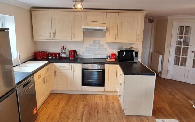Sherwood Bungalow 3 Bedroom Entire Property