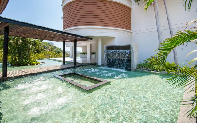 Seaview modern Apartment at Karon Hill