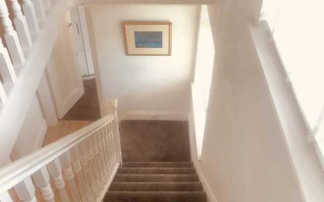 Inviting 5-bed House in Eastbourne