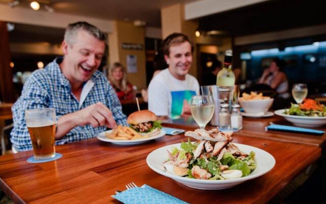 Seabreeze Beach Hotel