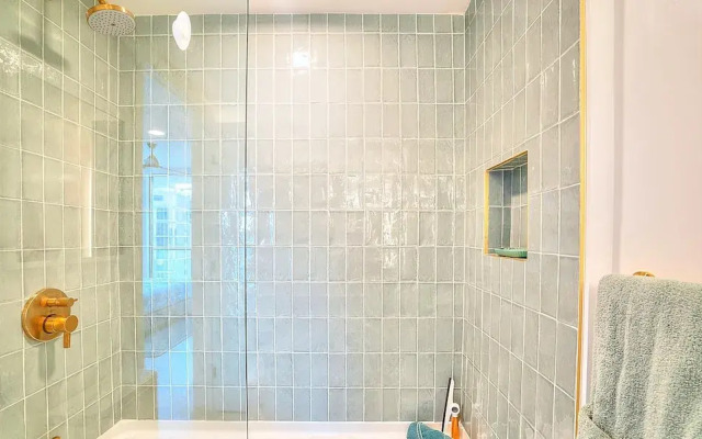Apartment in New Luxury Condo Downtown