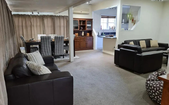 Hidden Gem and Entire Bungalow in Central hutt