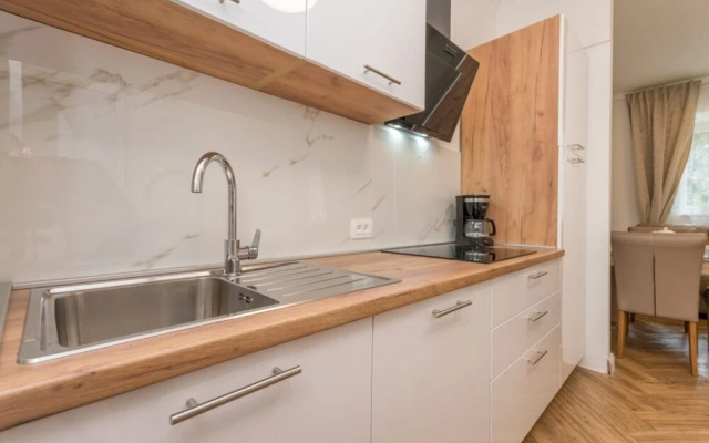 Teresa - Great Location & Parking - A1