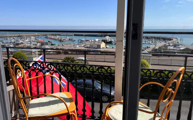 Royal Harbour Hotel