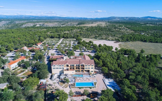 Spacious Park View Room With Breakfast Included