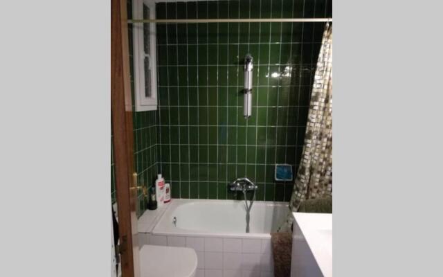 Apartament a Roses. Terrassa i piscina comunitaria