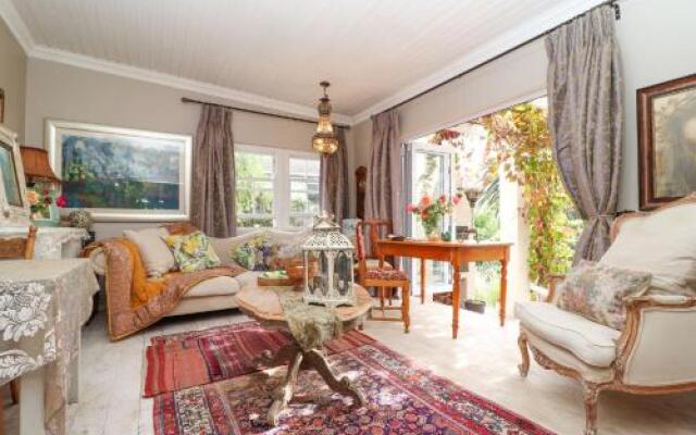 Three Oaks Bed  Breakfast