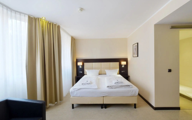 Zi Hotel & Lounge