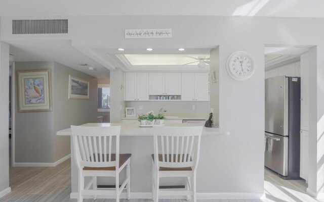 Ideal Beachfront Condo With Pool and two Balconies