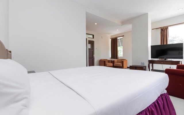 Emia Hotel
