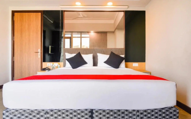 Collection O 30080 Sapphire 83 Mall