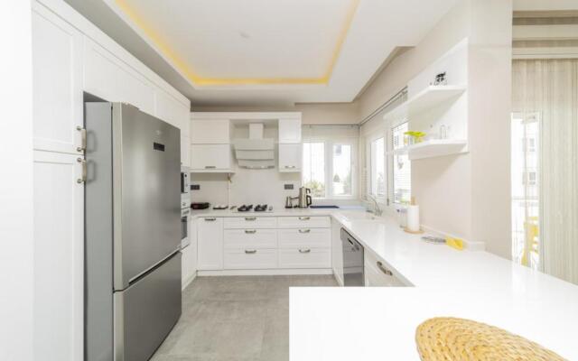 Delightful Flat With Shared Pool in Konyaalti
