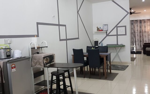 Fahaz Lumut Homestay