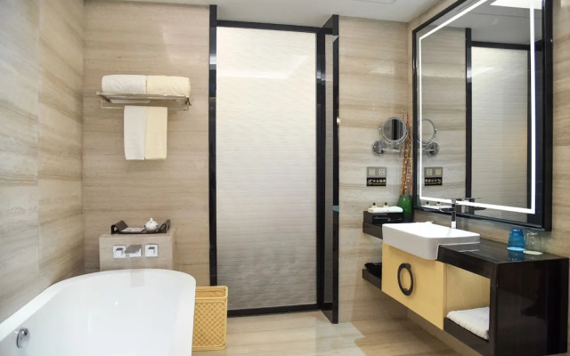 Kande Grand Land Hotel