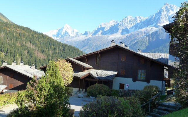 Apartment With One Bedroom In Les Houches, With Wonderful Mountain View, Shared Pool And Furnished Garden 30 M From The Slopes