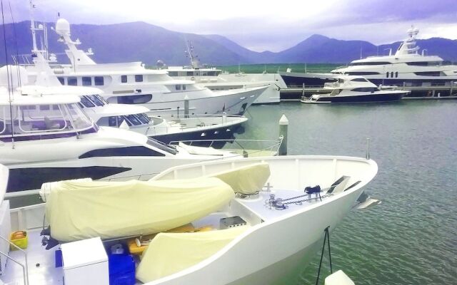 Boatel Cairns
