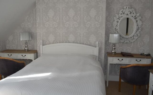 Cranleigh Hotel