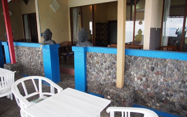 Waenis Sunset View Bungalow and Restaurant