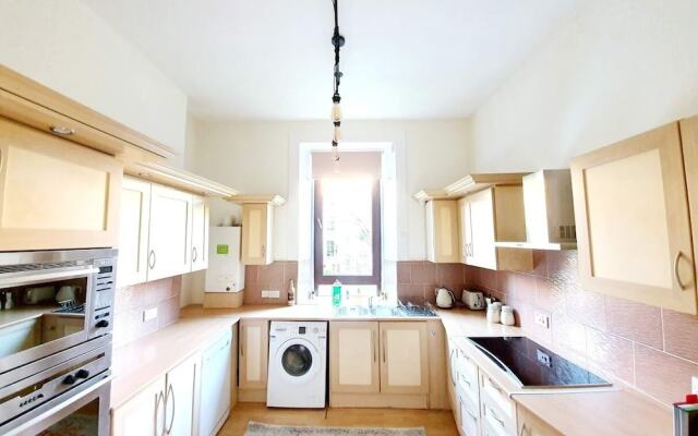 Spacious Apartment In Glasgow