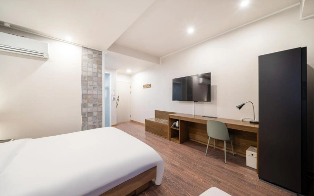The 7 Business Hotel