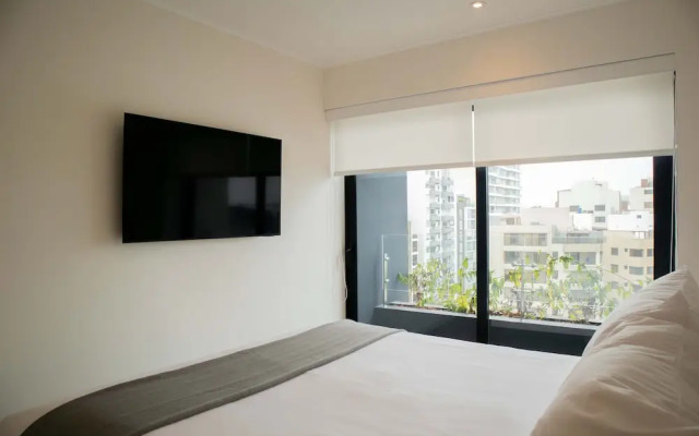 w Elegant 2BR Apartment in Miraflores Steps From Larcomar