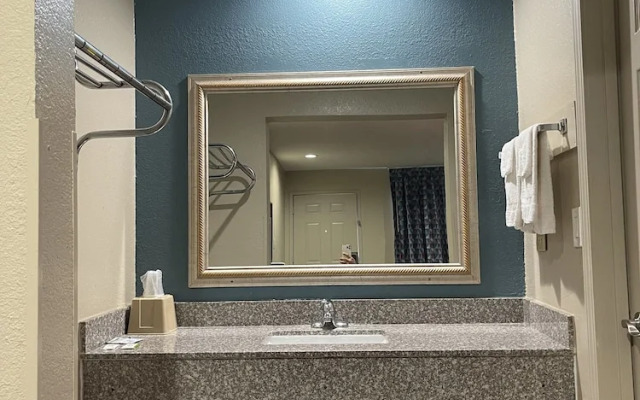 Deluxe Inn