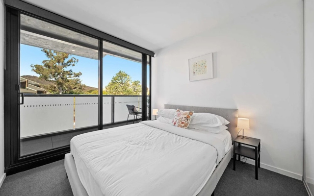 Bright Unit With Secure Parking and Garden Access – Guest Rooms – Canberra