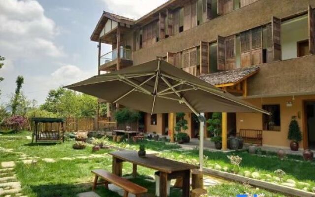 Youjian Xiaoyuan Hot Spring Hostel
