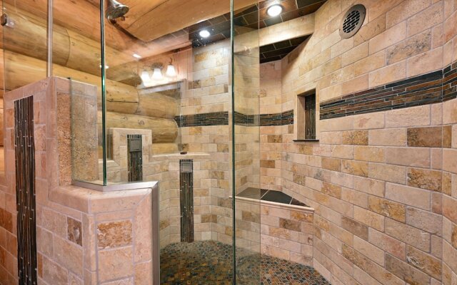 Osprey Lake Cabin 4 Bedroom Home by RedAwning