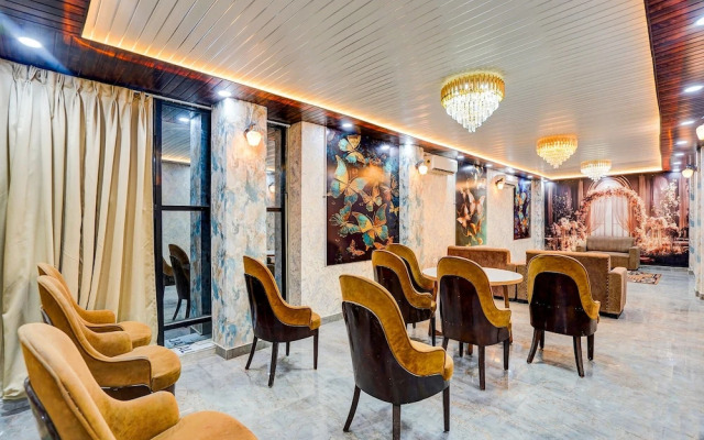 Fabhotel Dream Palace I