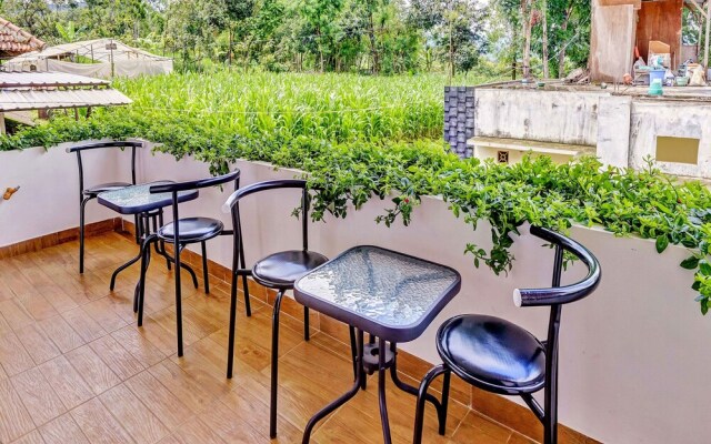 Super OYO 90828 Ara Guest House