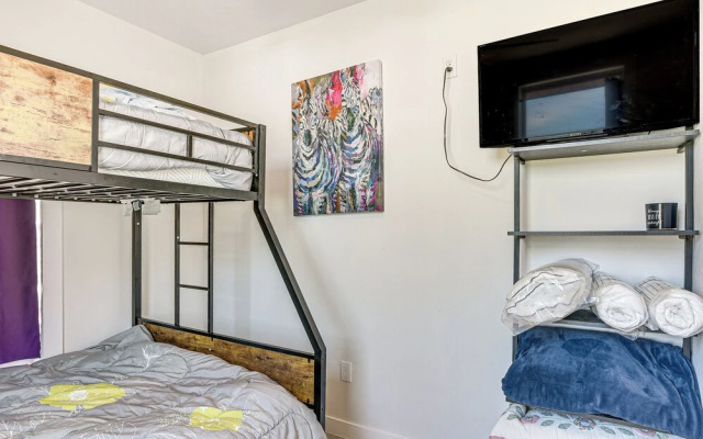 Pet-friendly Galveston Retreat < 1 Mi to Beaches!