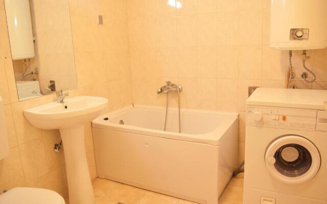 Two bedroom apartment near centre