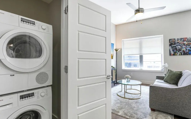 Tasteful Condo Near French Quarter