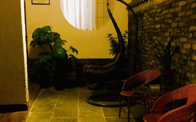 Fenghuang Little Bear Family Guest House